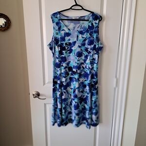 TanJay polyester dress in variegated blue print, size 18.